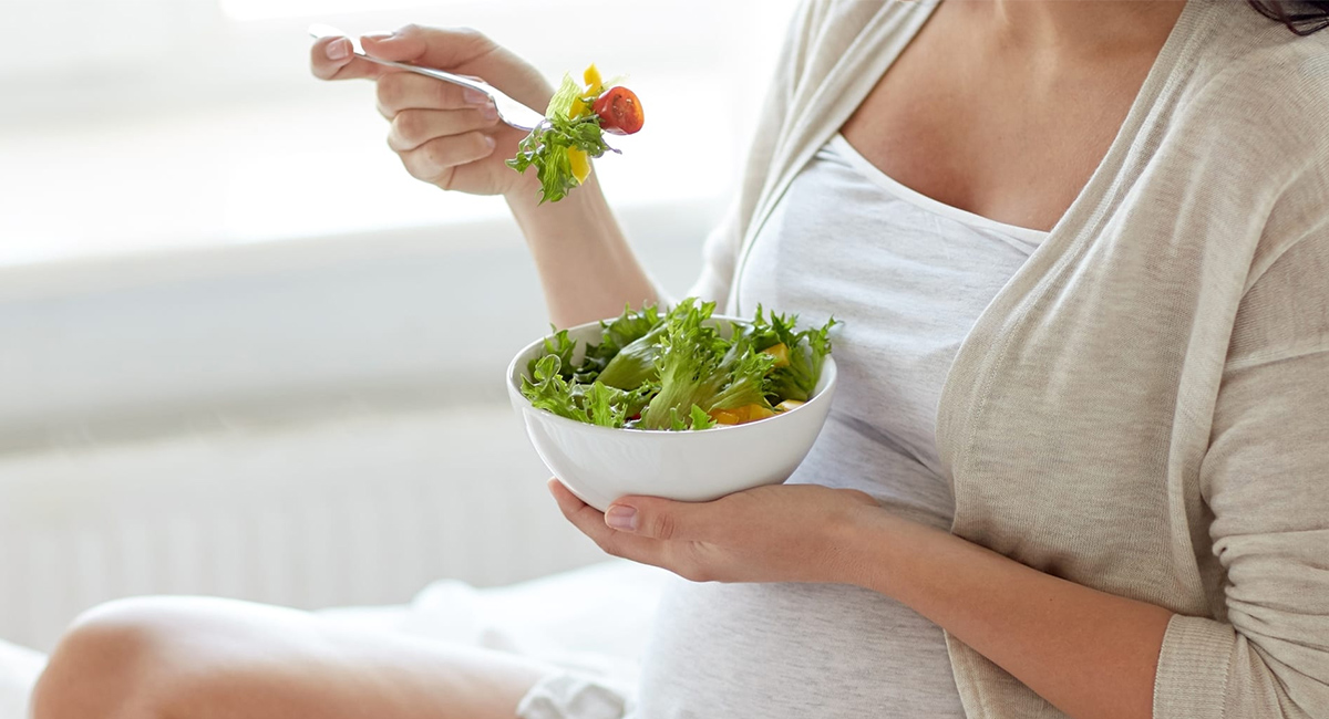 Women eating salad