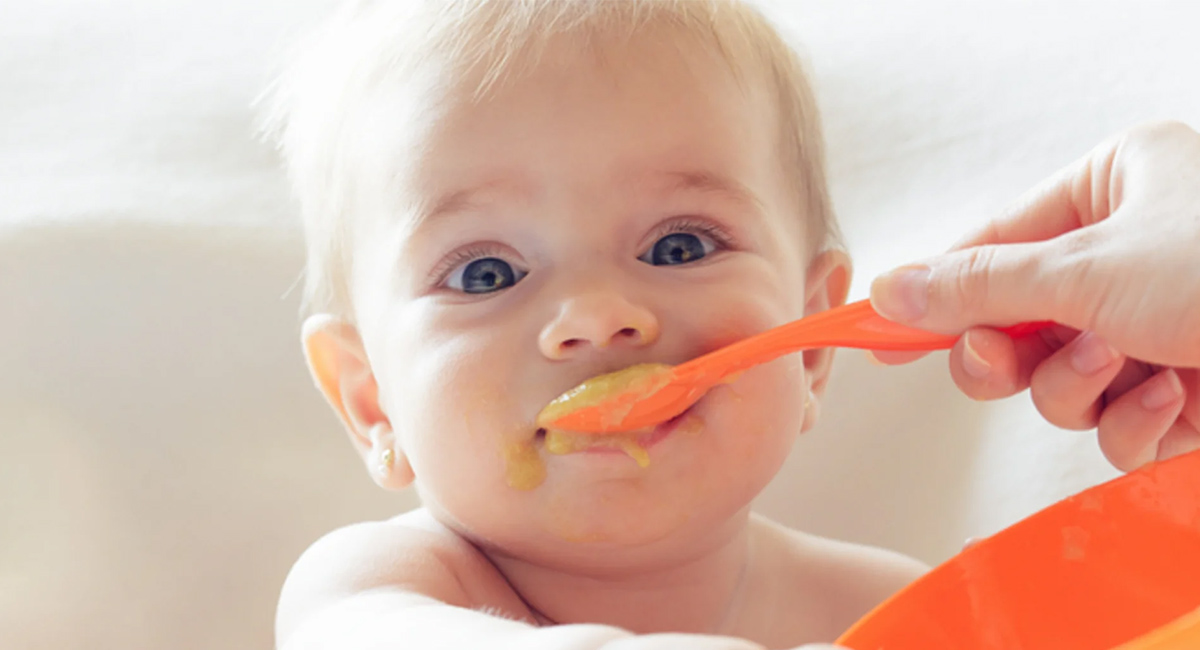 ¿Qué alimentos sólidos puede comer un bebé a partir de los 10 meses?
