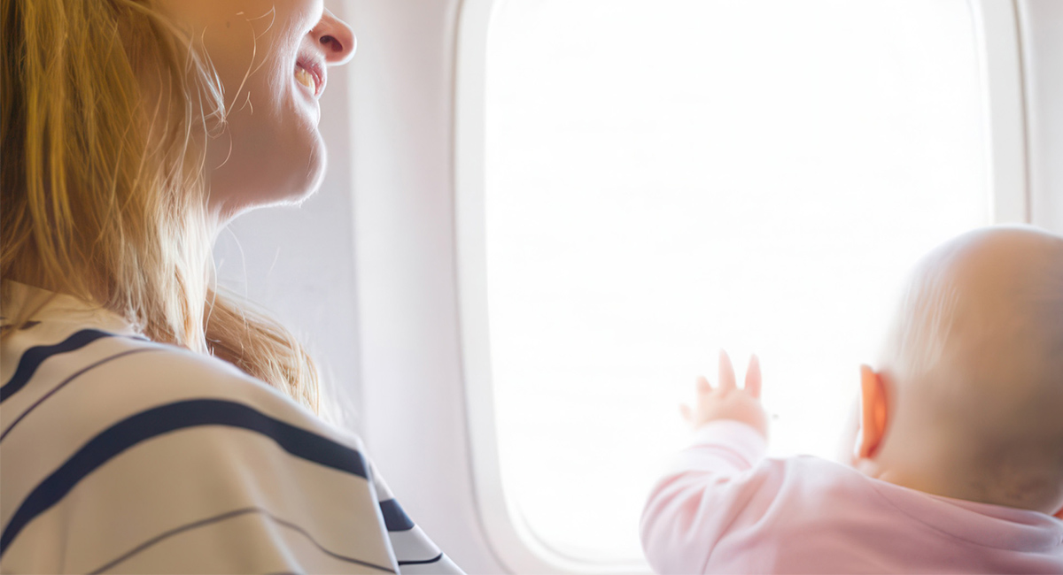 Viajar en avión con un bebé: lo que debes saber